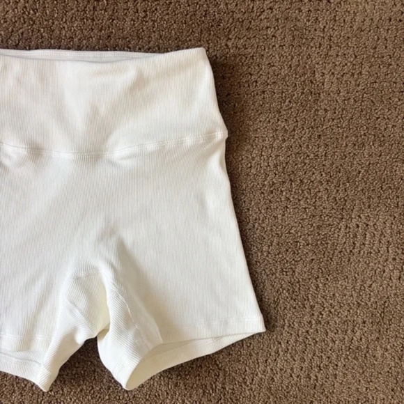 Monday Active Elysian Short Ivory Lightweight Rib Small S - Picture 2 of 6